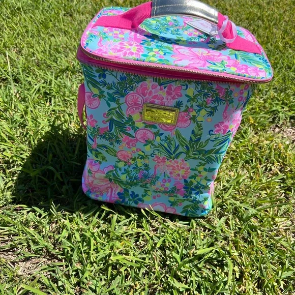 LILY PULITZER Pink and Blue cooler Vibrant Design - Picture 2 of 13